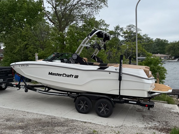 2022 MasterCraft XT22